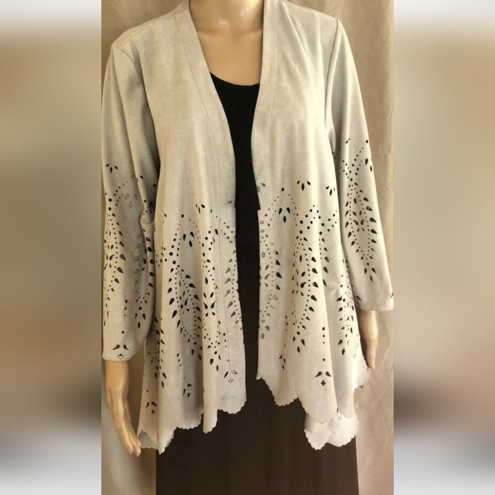 Chico's Cardigan Top Women’s Large  Cream Laser Cut Stretch Cottagecore EUC.New